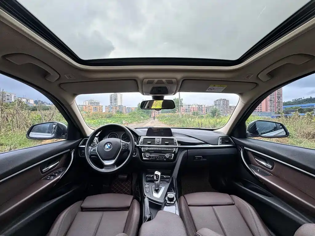 BMW 3 Series 2018 — фото 10