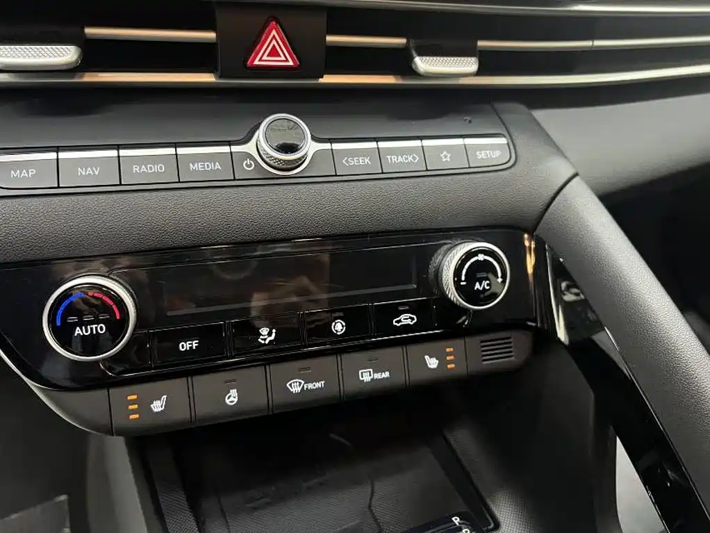 Hyundai Elantra 2024 — фото 18