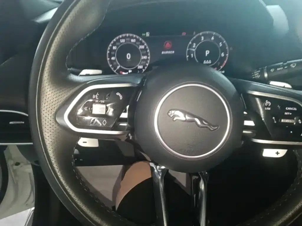 Jaguar XEL 2023 — фото 11