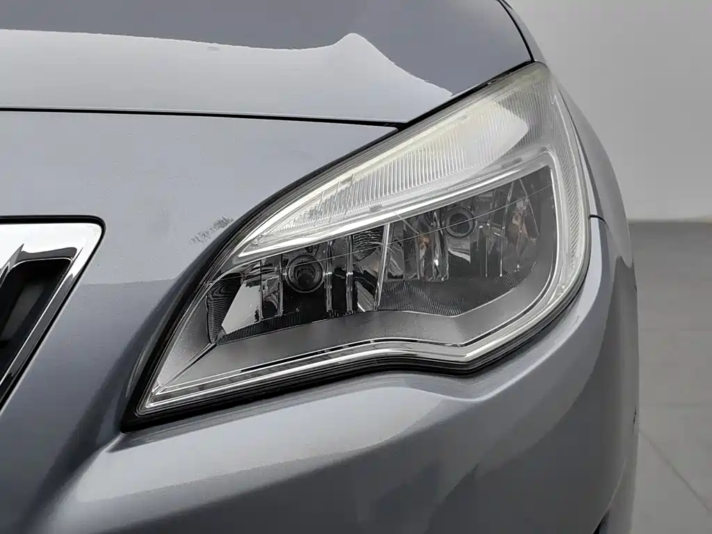 Buick Excelle 2012