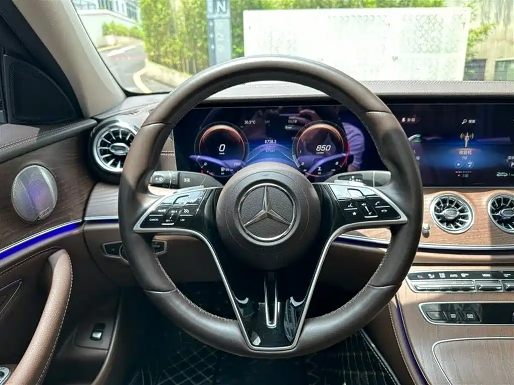 Mercedes-Benz E-Class 2022 — фото 11