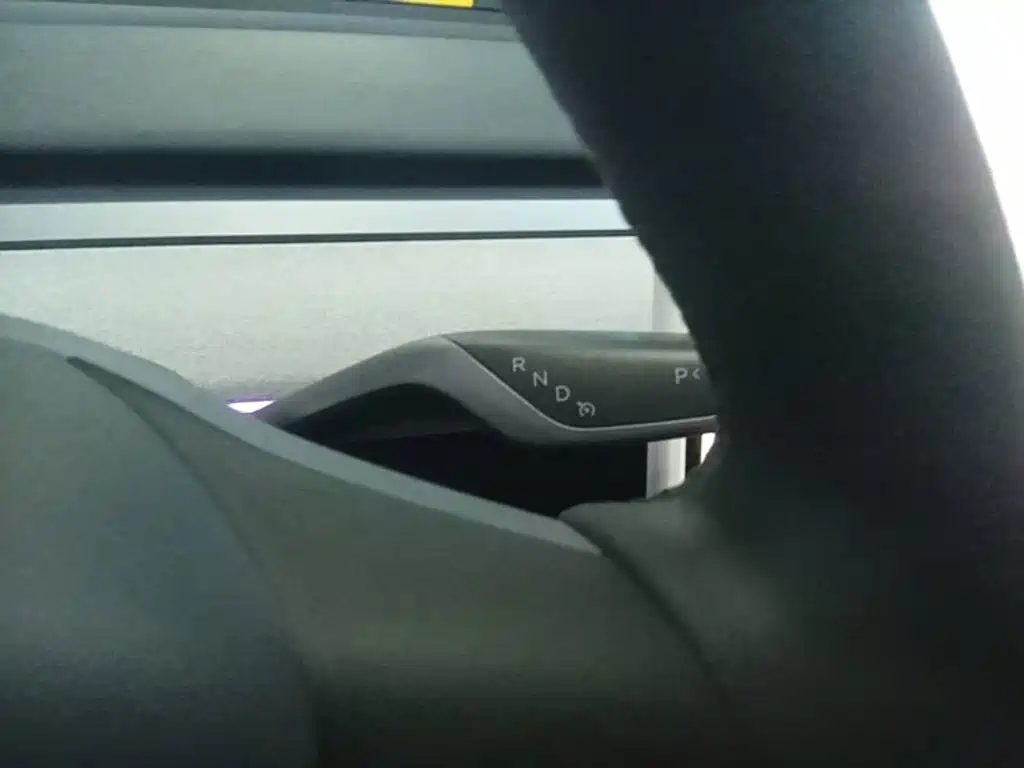 Tesla Model Y 2023 — фото 14