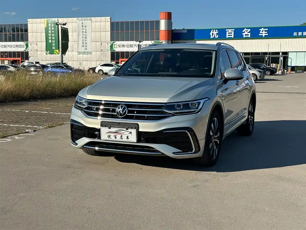Volkswagen Tiguan L 2022 — фото 1