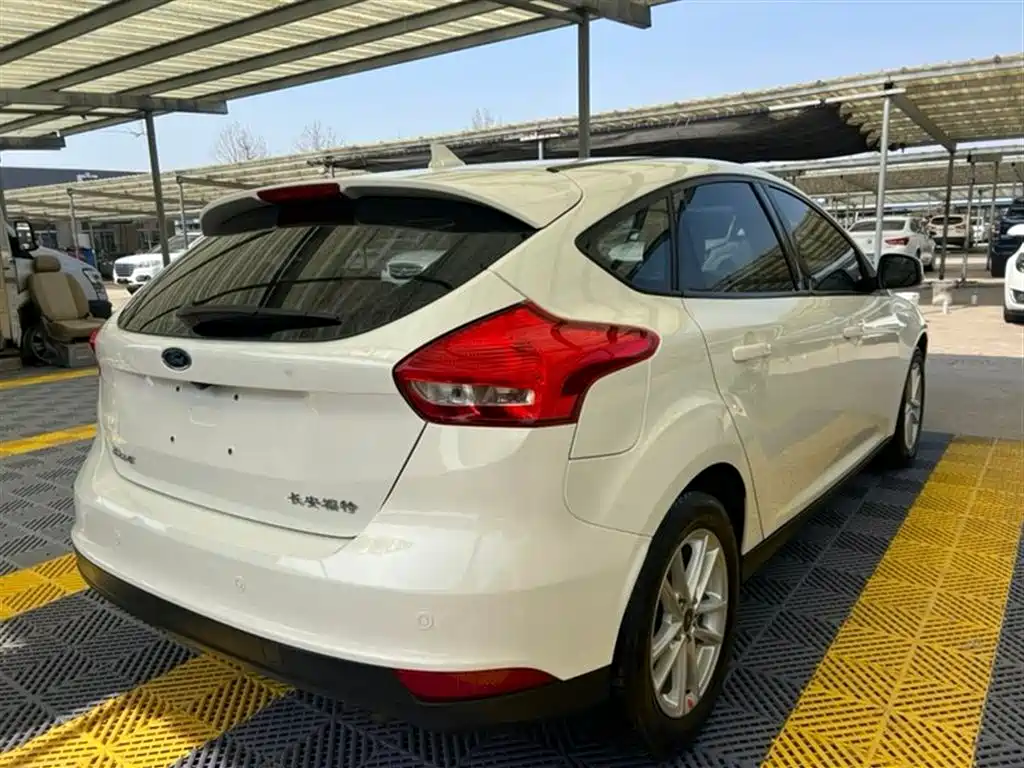 Ford Focus 2018 — фото 3