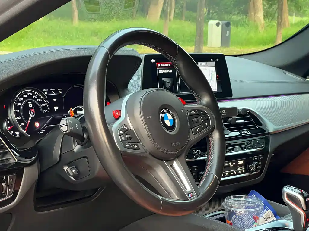 BMW M5 2018 — фото 12