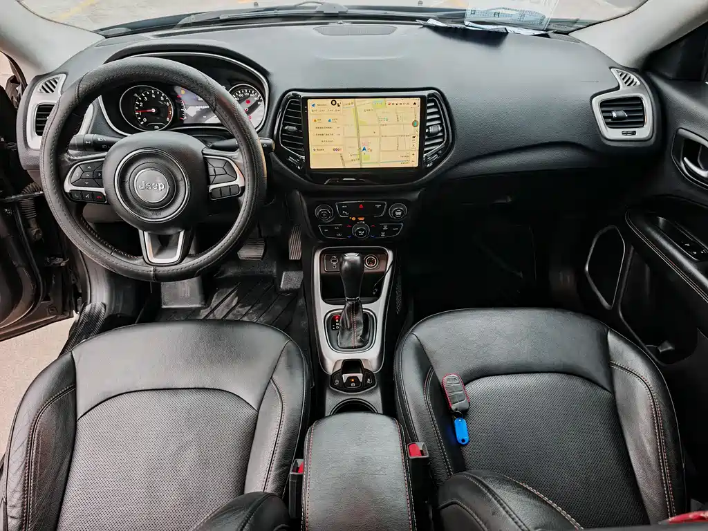 Jeep Compass 2017 — фото 12