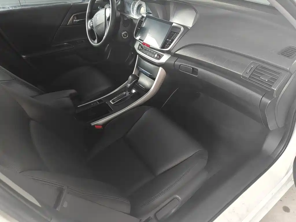 Honda Accord 2015 — фото 12