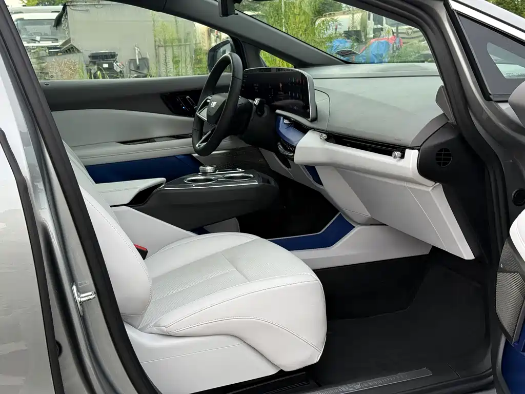 Cadillac IQ Aoge 2024 — фото 10