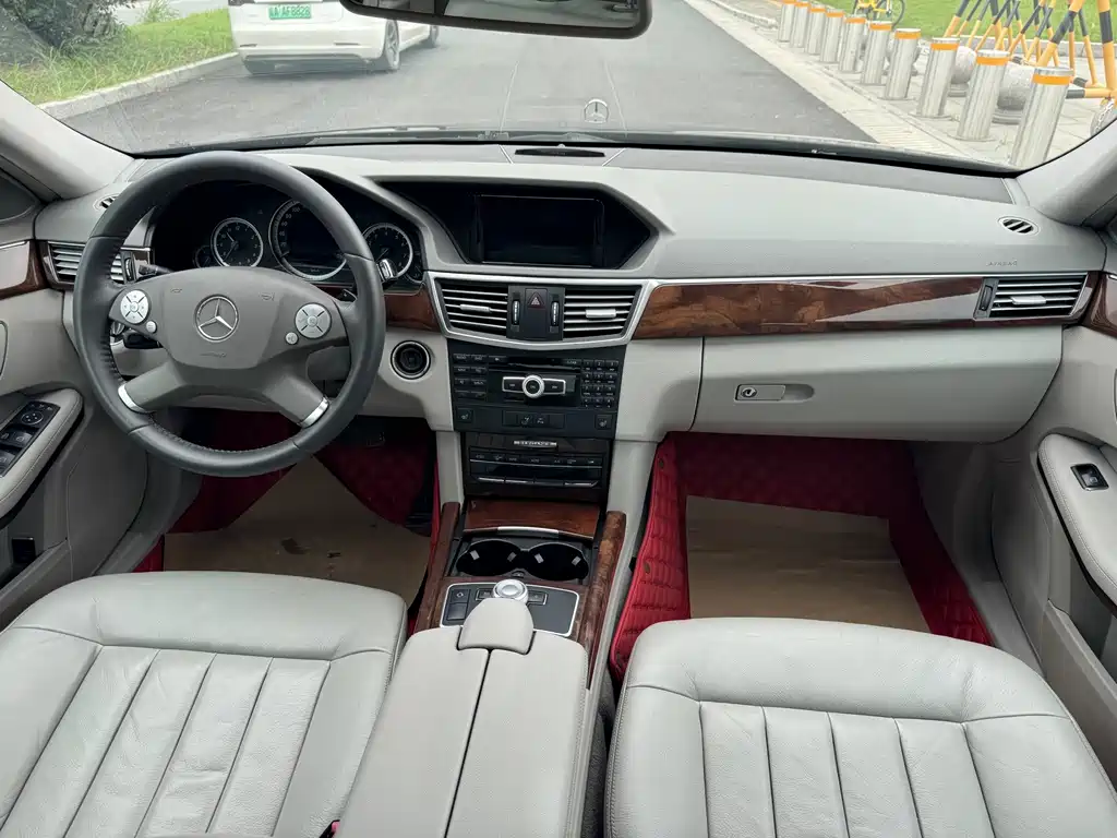 Mercedes-Benz E-Class 2012 — фото 10
