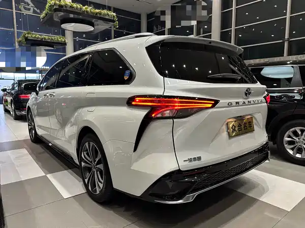 Toyota Granvia 2022
