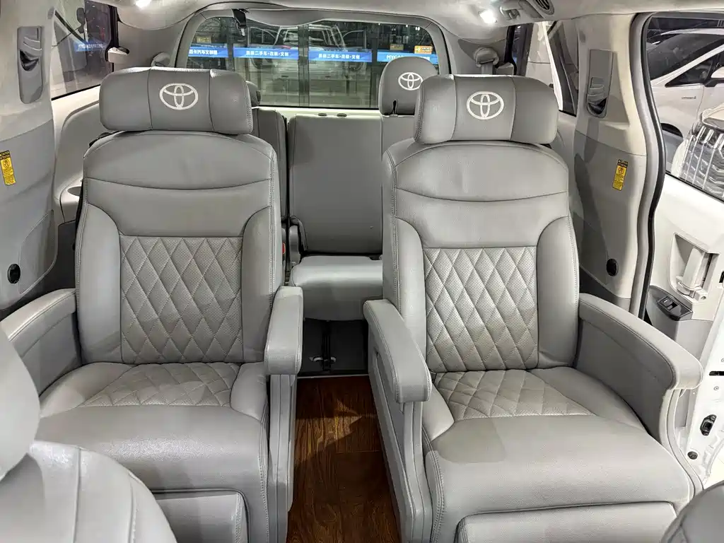 Toyota Sienna 2015 — фото 14
