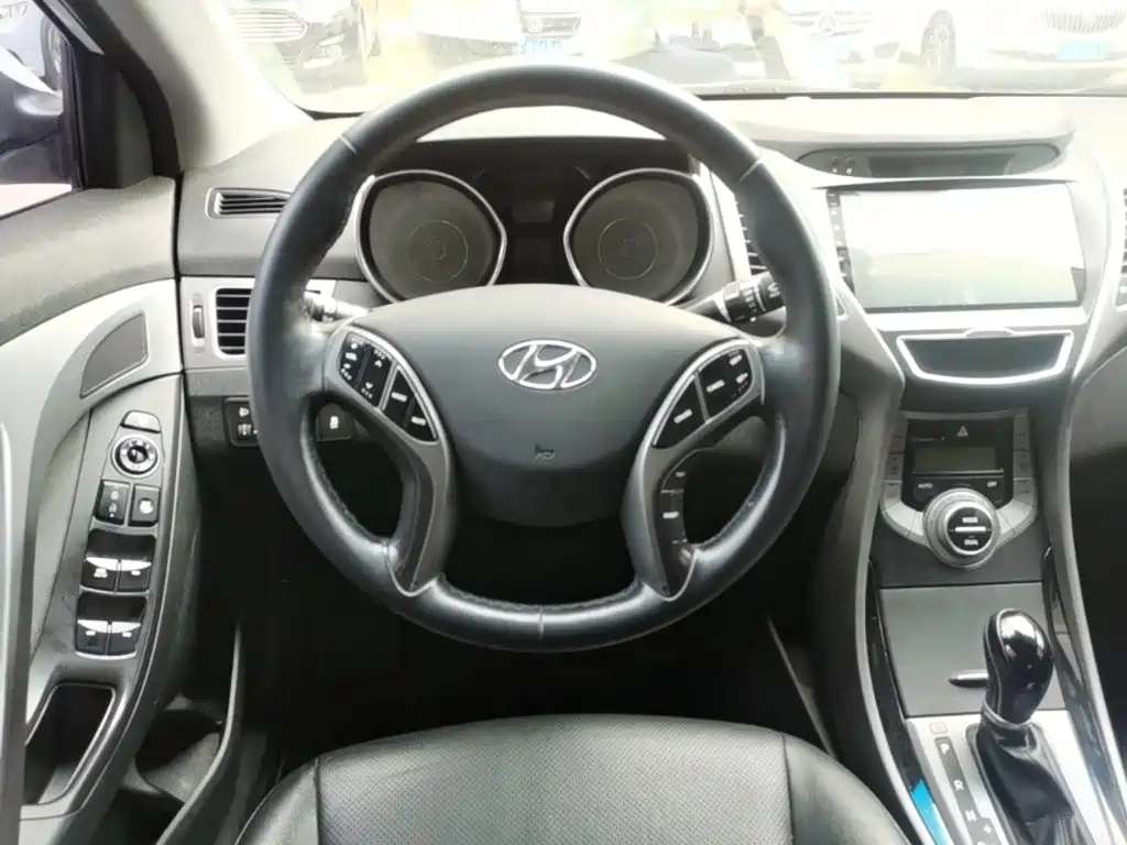 Hyundai Elantra Langdong 2015 — фото 11