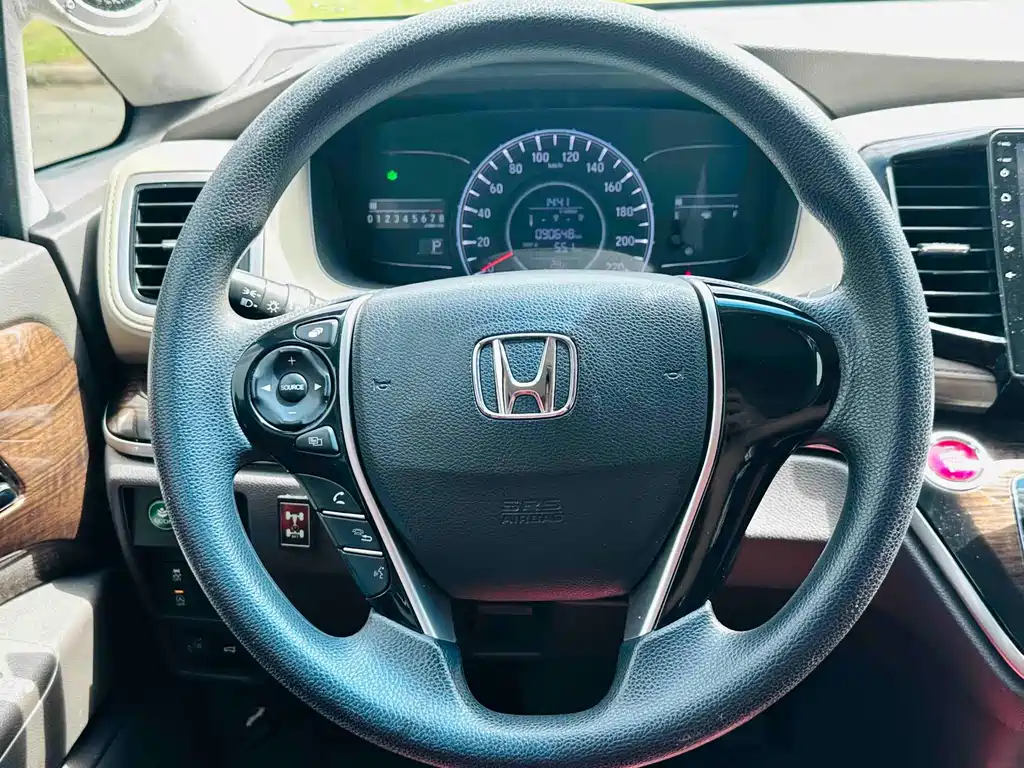 Honda Odyssey 2016 — фото 19
