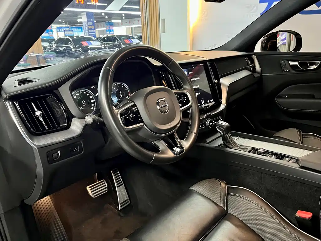 Volvo XC60 2020 — фото 10
