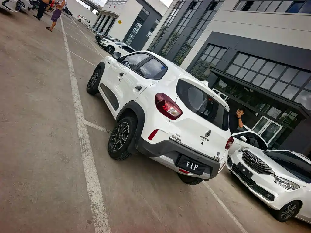 Renault Eno 2019 — фото 11