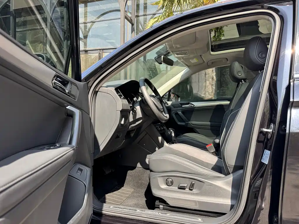 Volkswagen Tiguan L 2017 — фото 3
