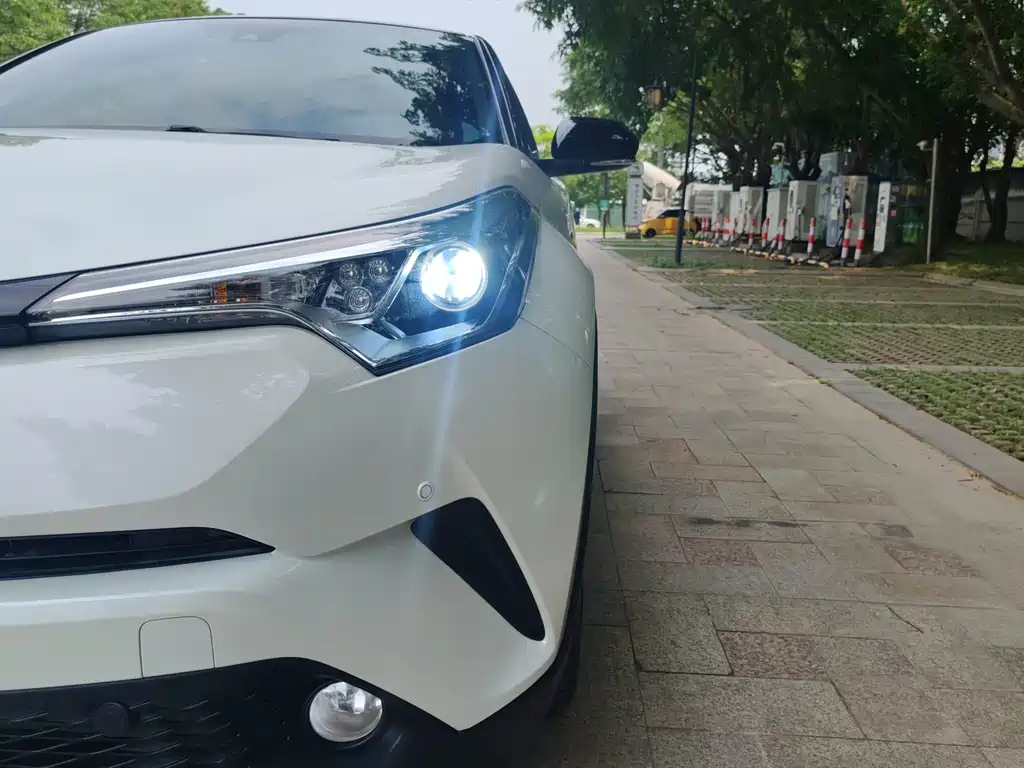 Toyota C-HR 2021 — фото 20