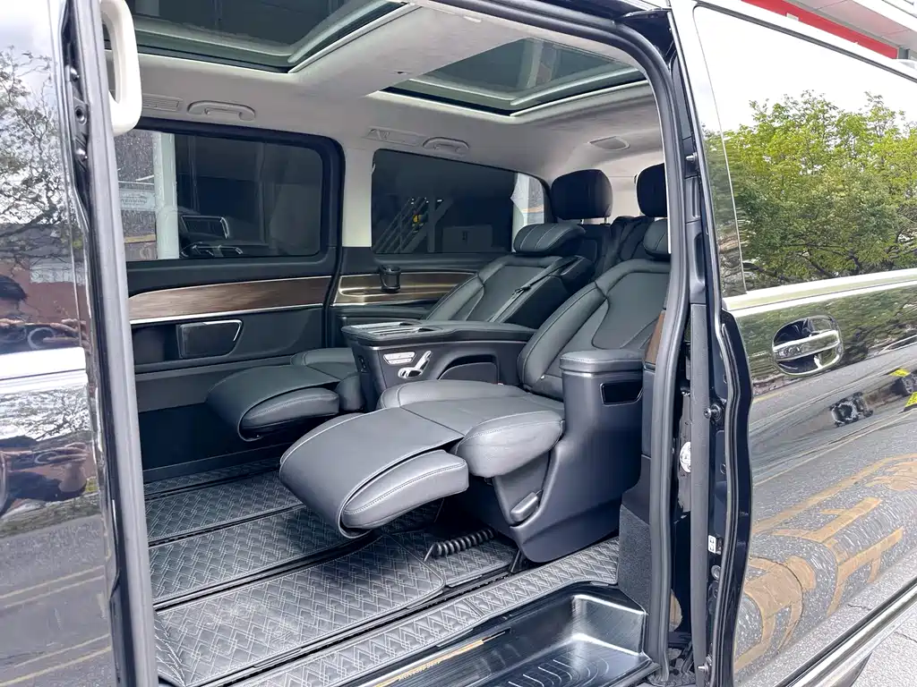Mercedes-Benz V-Class 2022 — фото 15