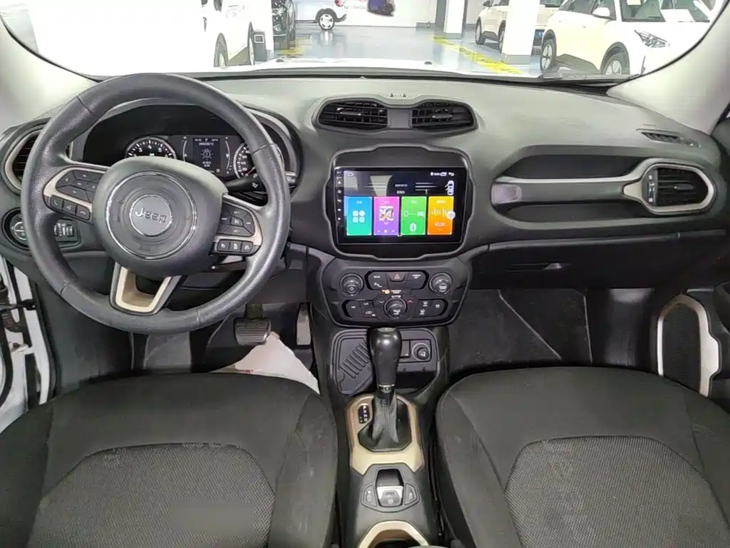 Jeep Renegade 2019 — фото 10