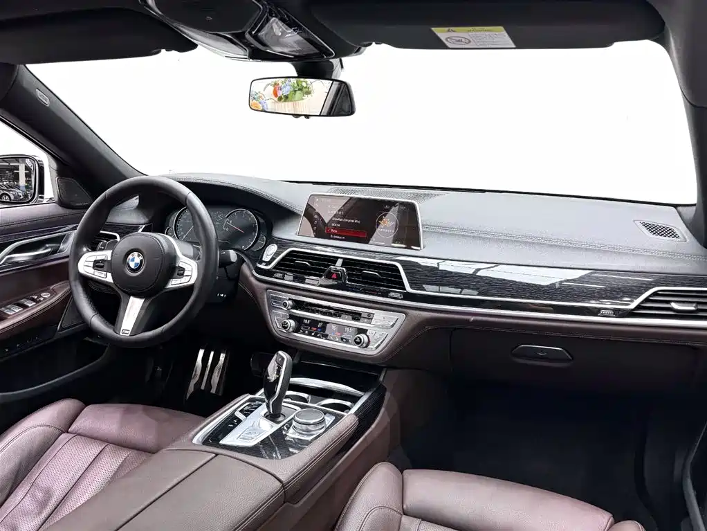 BMW 7 Series 2019 — фото 8