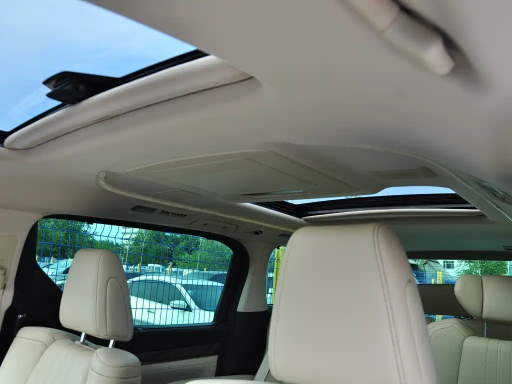 Toyota Alphard 2022 — фото 13