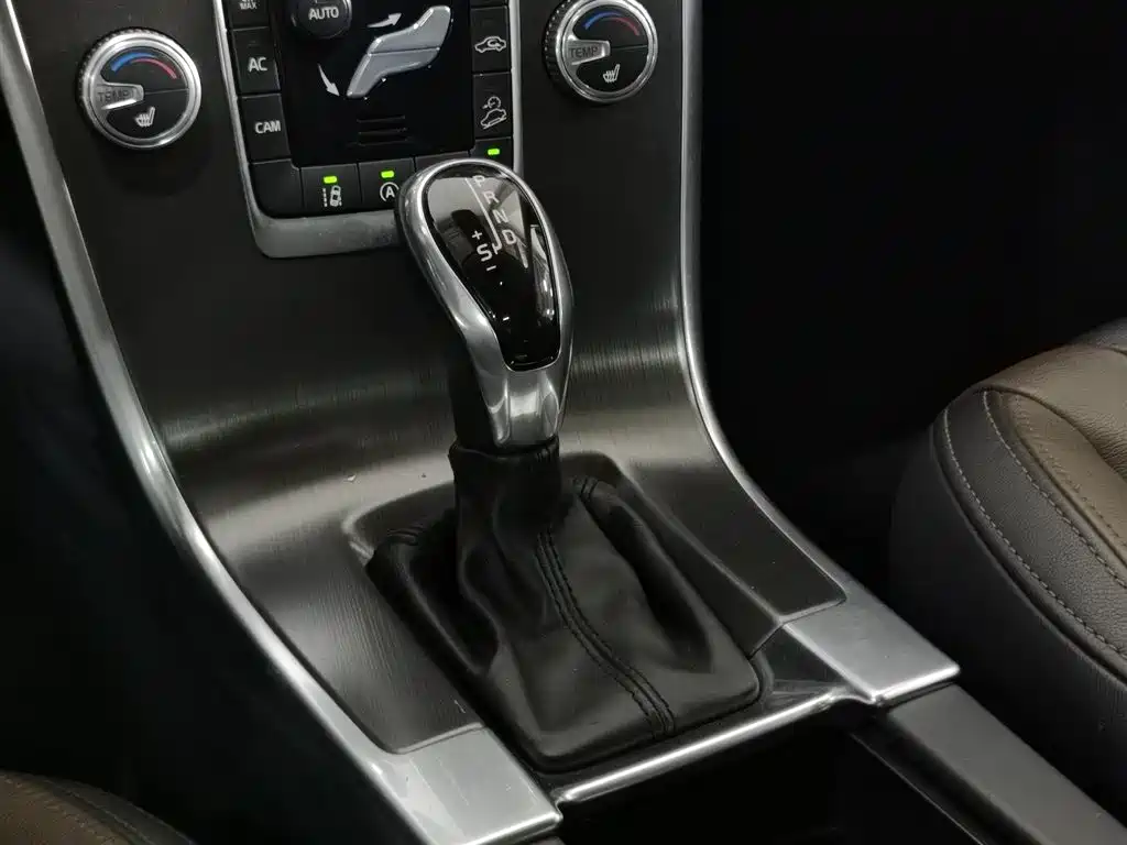Volvo XC60 2015 — фото 13