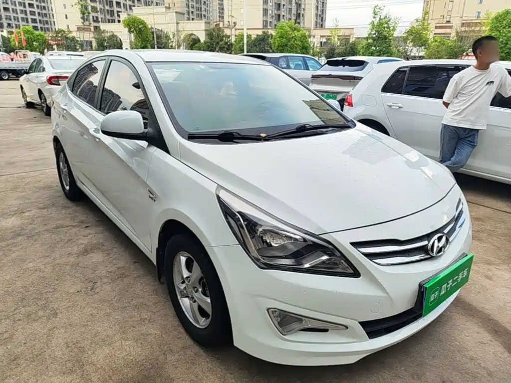Hyundai Accent 2015 — фото 4