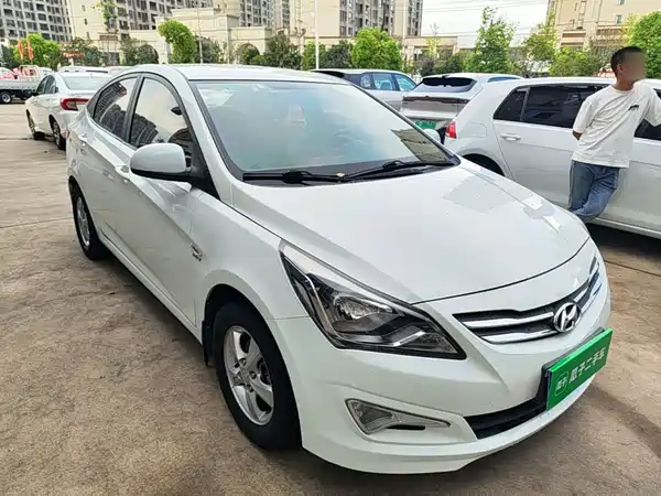 Hyundai Accent 2015