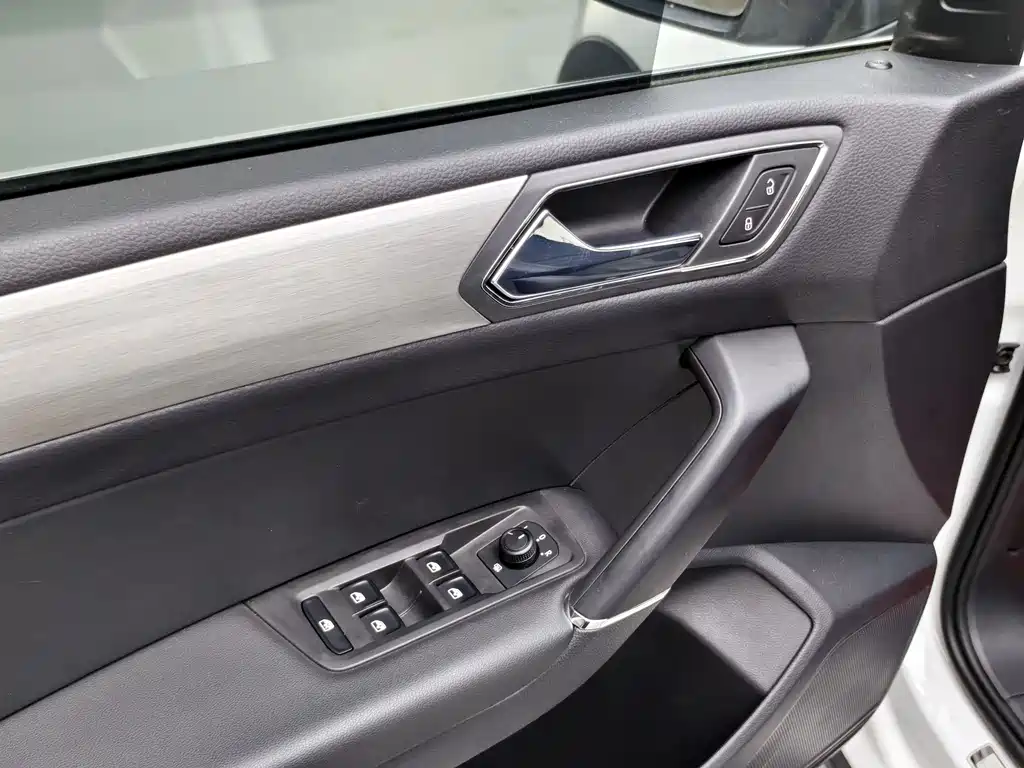 Volkswagen Touran 2018 — фото 18