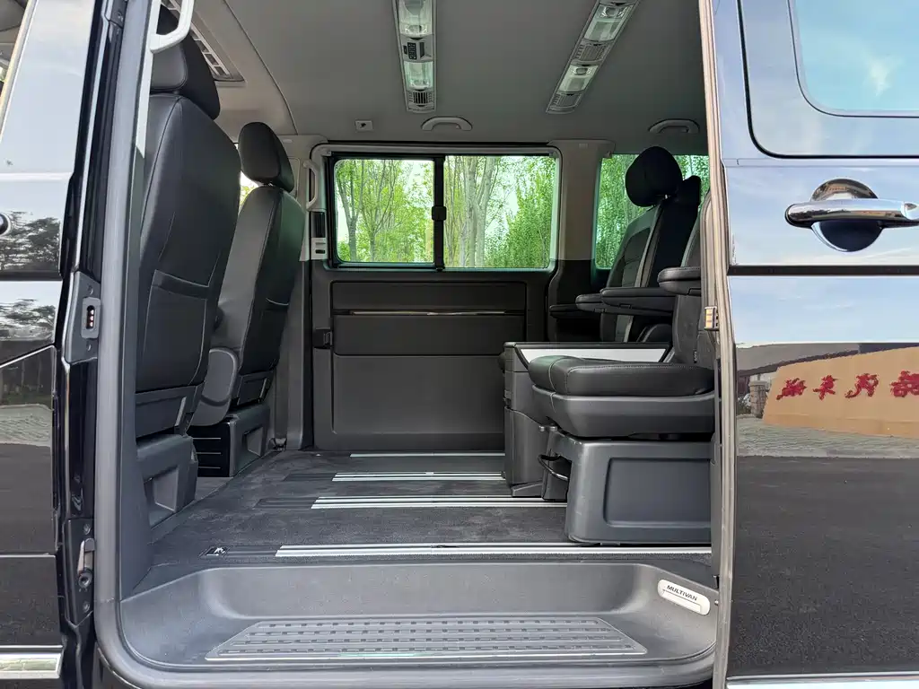 Volkswagen Multivan 2018 — фото 15