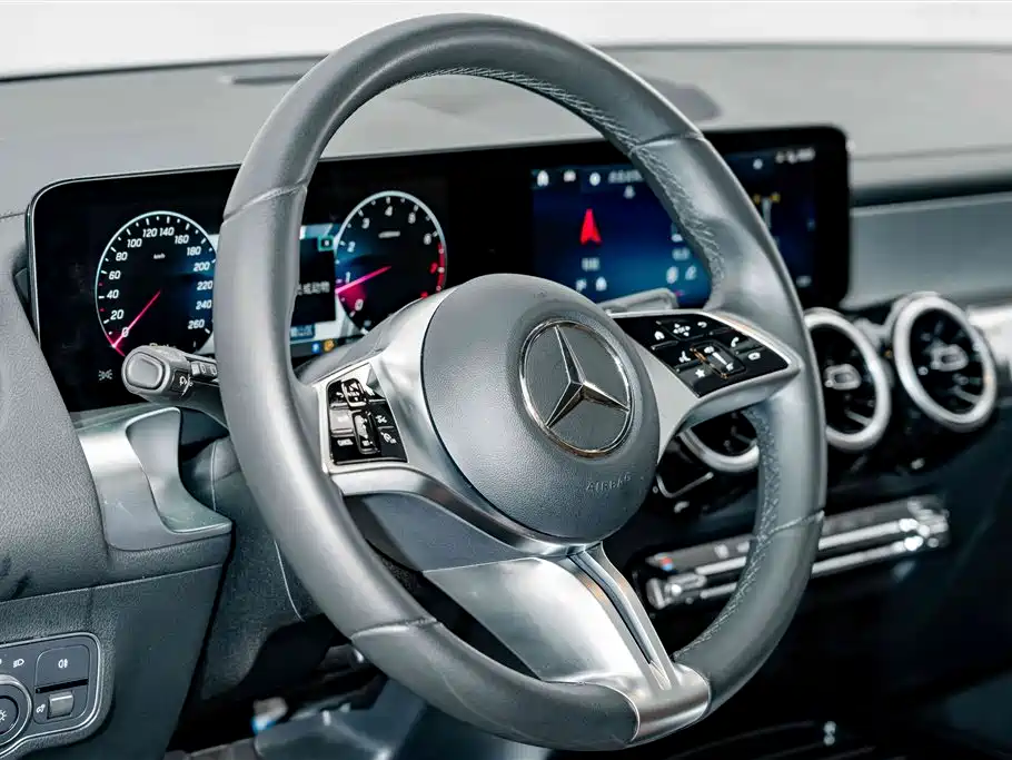 Mercedes-Benz GLB 2024 — фото 9