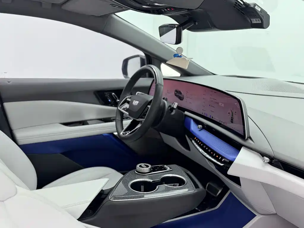 Cadillac IQ 2024 — фото 15