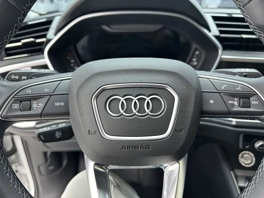Audi Q3 2023 — фото 14