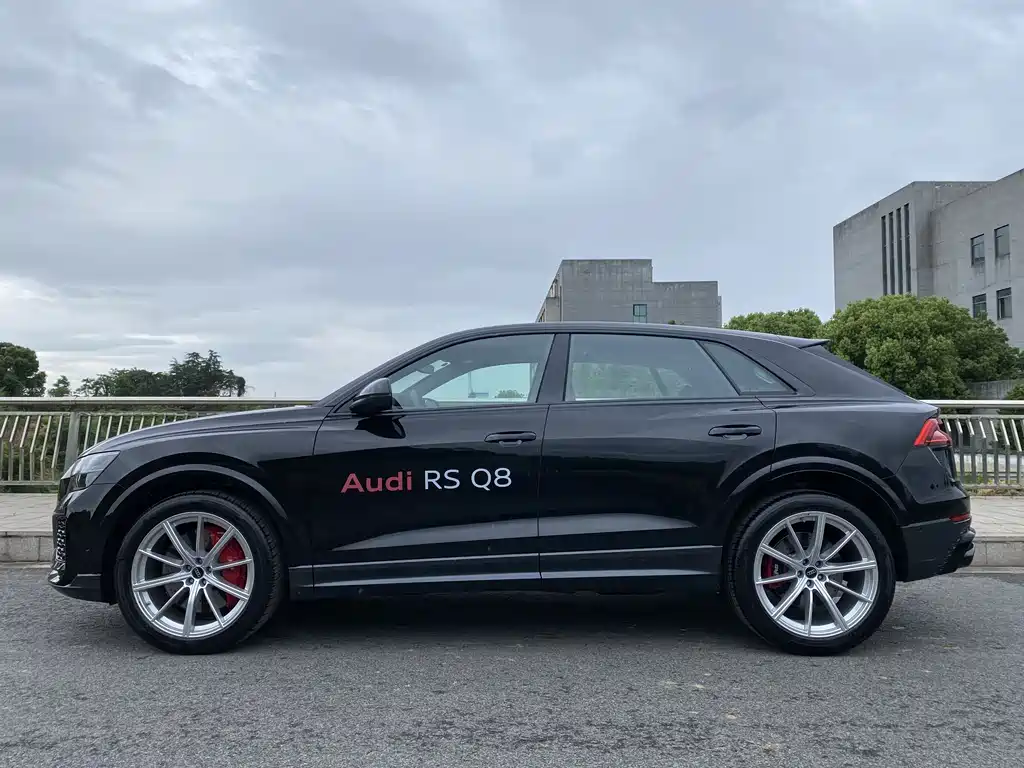 Audi RS Q8 2025