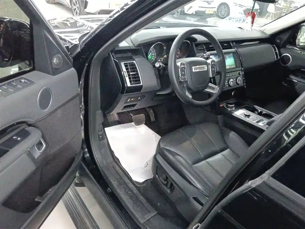 Land Rover Discovery 2018 — фото 16