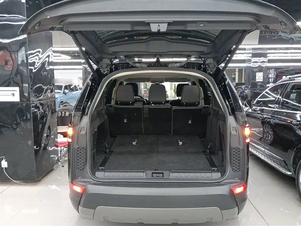 Land Rover Discovery 2018 — фото 19