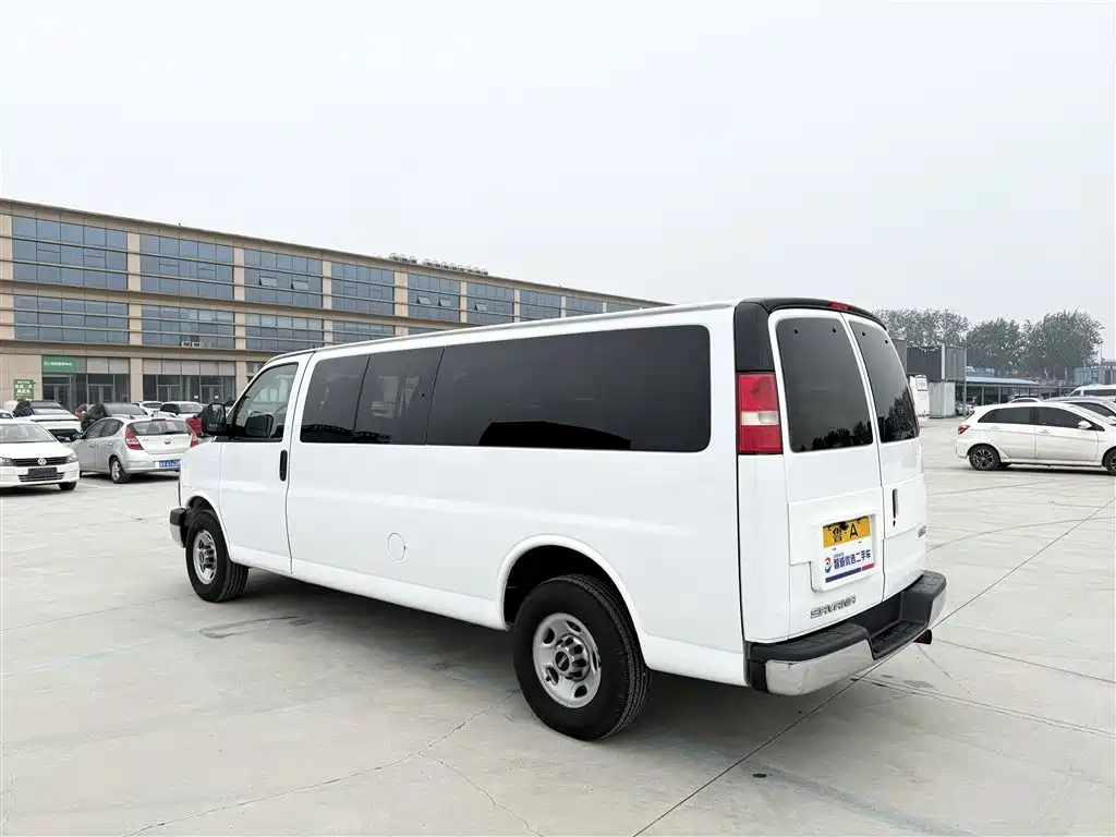 GMC Savana 2015 — фото 18