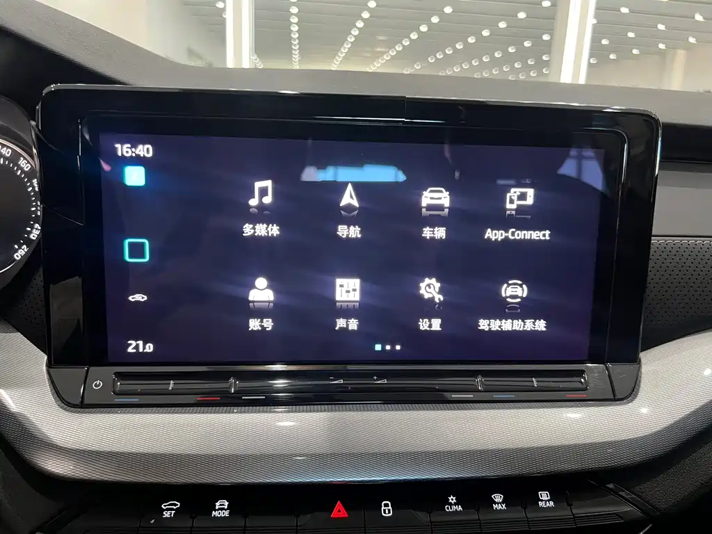 Skoda Octavia 2022 — фото 16