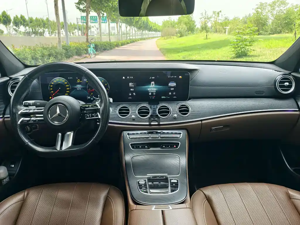 Mercedes-Benz E-Class 2023 — фото 11