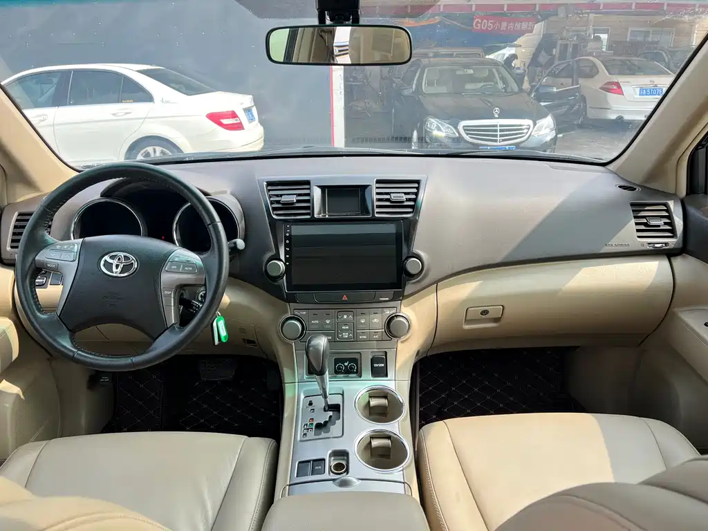Toyota Highlander 2010 — фото 12