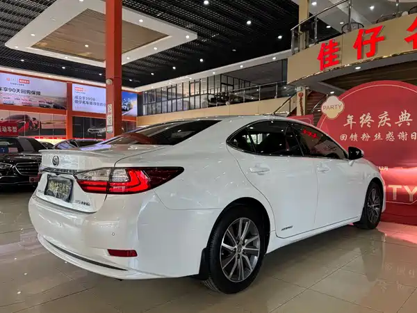 Lexus ES 2017