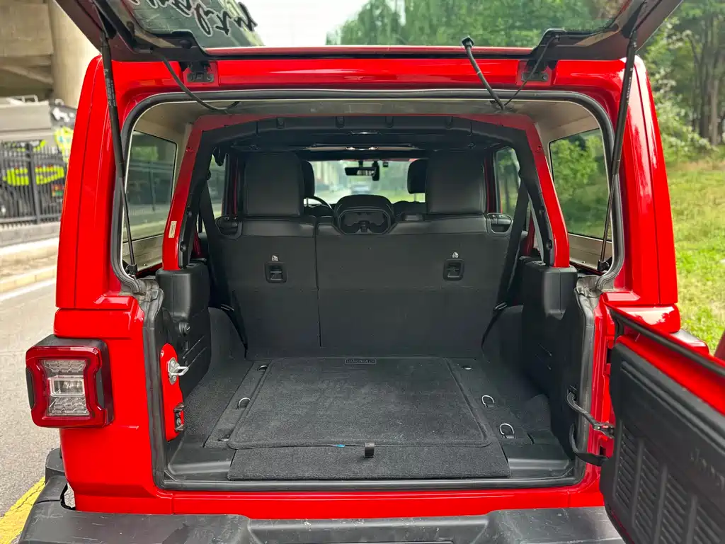 Jeep Wrangler 2022 — фото 18