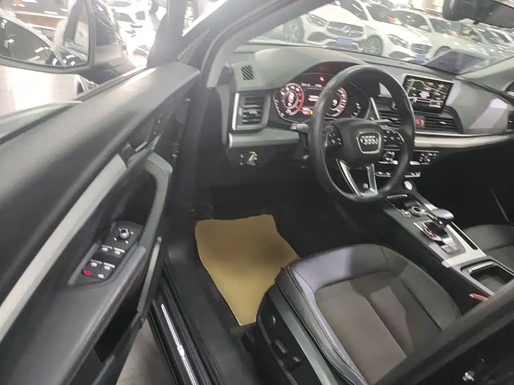 Audi Q5L 2019 — фото 16