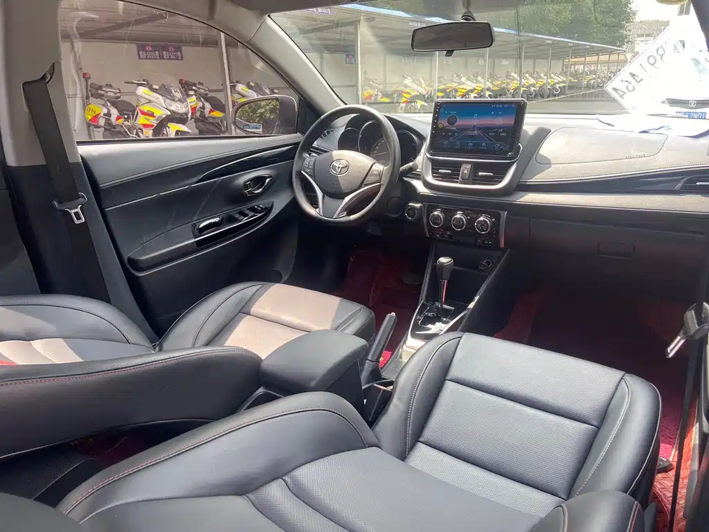 Toyota Yaris L 2022 — фото 12