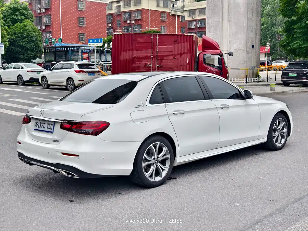 Mercedes-Benz E-Class 2022 — фото 12