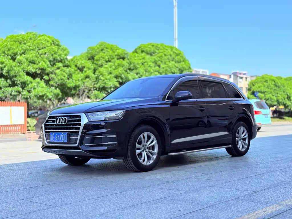 Audi Q7 2019 — фото 1