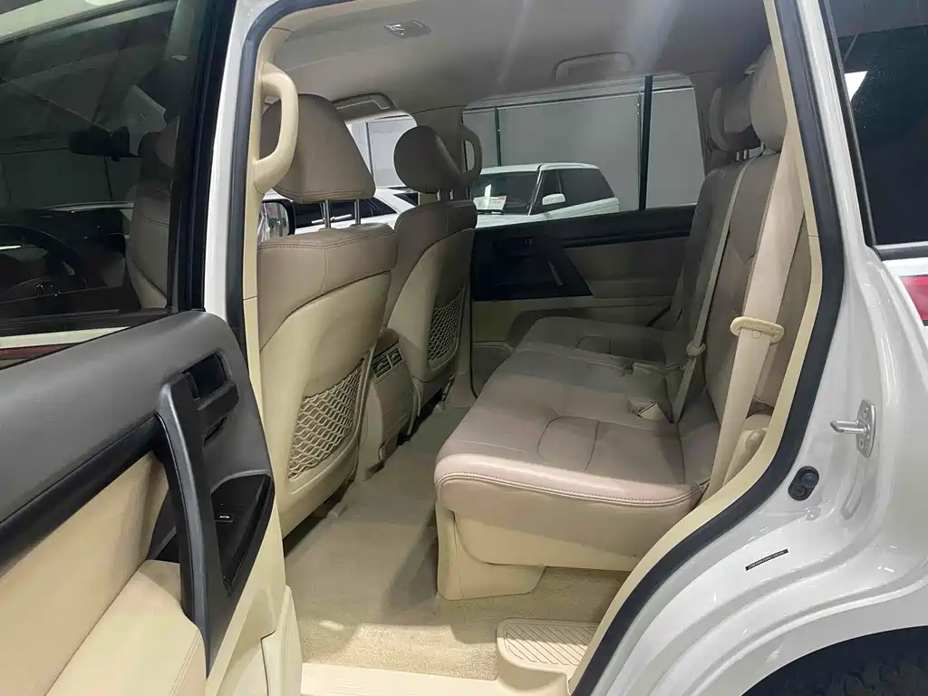 Toyota Land Cruiser 2018 — фото 5