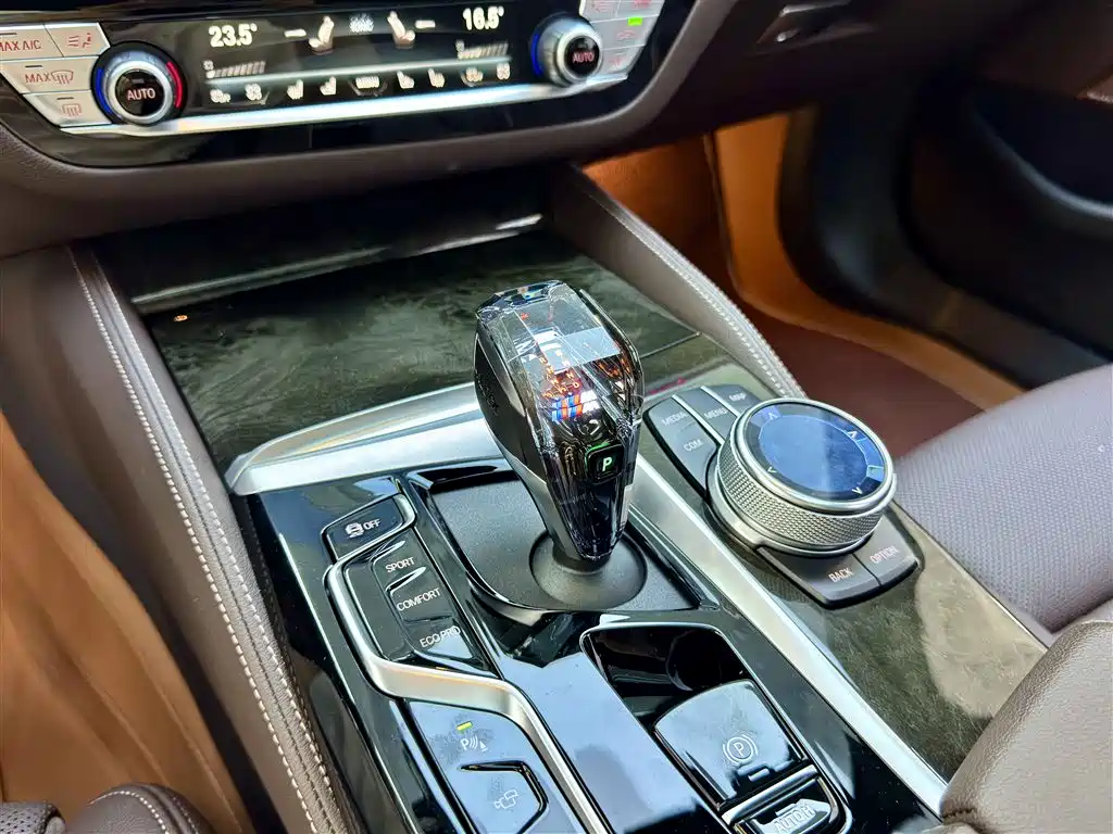 BMW 5 Series 2023 — фото 15