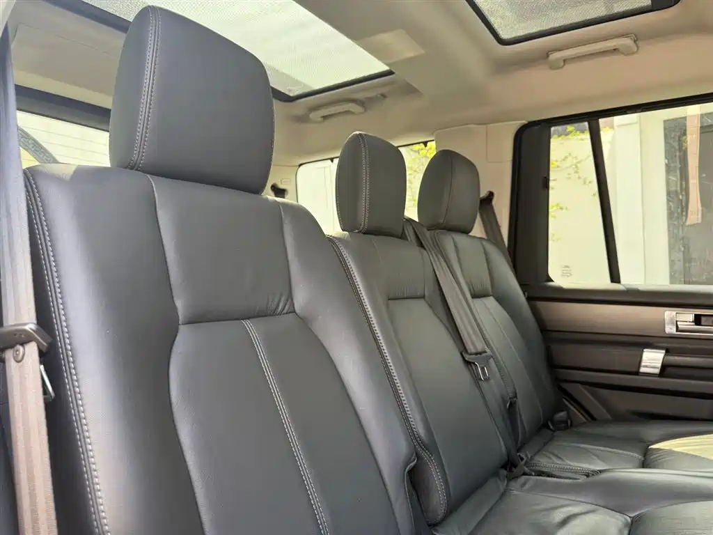 Land Rover Discovery 2015 — фото 26