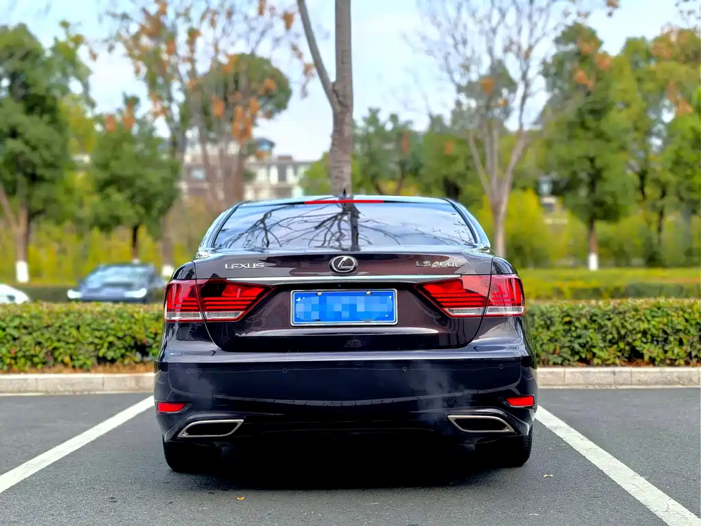 Lexus LS 2015 — фото 15
